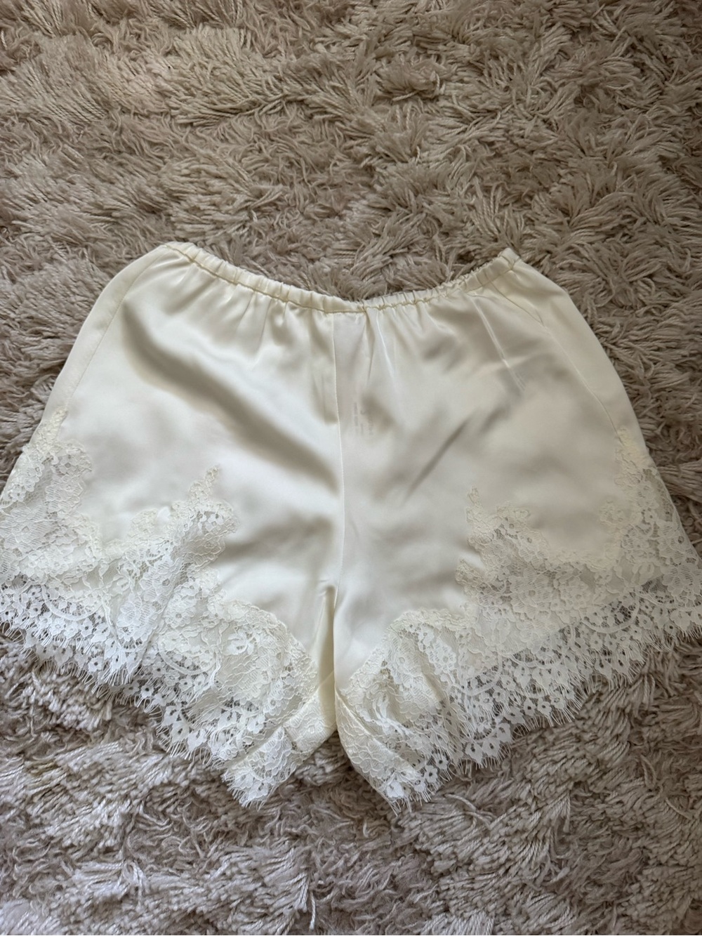 LACE SHORTS